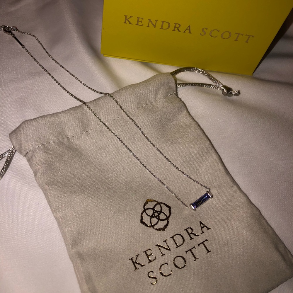 Kendra Scott necklace